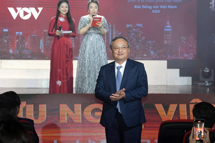 Ông Đỗ Tiến Sỹ, Ủy viên Trung ương Đảng, Bí thư Đảng ủy, Tổng Giám đốc VOV cùng đại diện lãnh đạo các đơn vị trực thuộc các Bộ Ngoại giao, Bộ Thông tin và Truyền thông; Bộ Văn hóa, Thể thao và Du lịch, Đảng ủy Khối Các cơ quan Trung ương; Liên hiệp Các tổ chức Hữu nghị Việt Nam, Hội Hữu nghị Việt Nam - Trung Quốc...