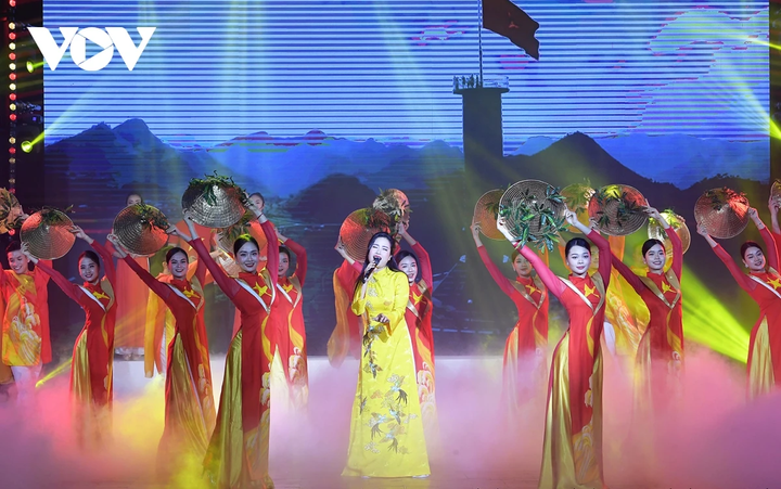 Những tiết mục trình diễn mang đậm bản sắc dân tộc của các nghệ sỹ.