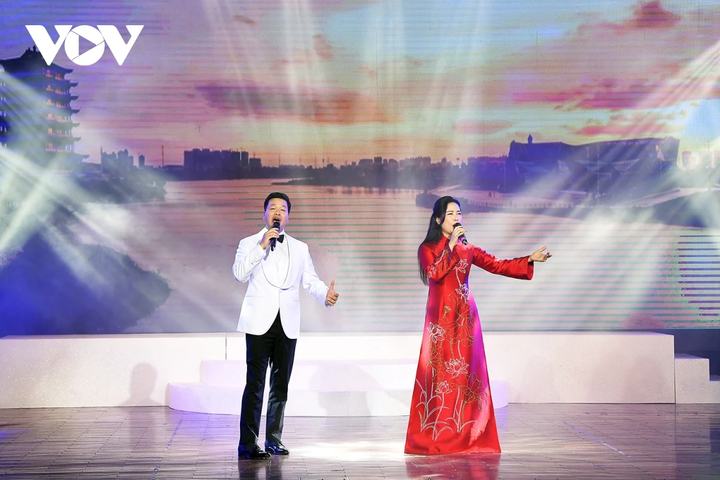 Giao lưu Tiếng hát hữu nghị Việt - Trung: Sợi dây tình thân gắn kết 2 nước - 10