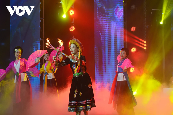 Chương trình Tiếng hát hữu nghị Việt - Trung chính là cơ hội được giao lưu, học hỏi của những nghệ sỹ đến từ hai đất nước Việt Nam, Trung Quốc, với mong muốn được giới thiệu với bạn bè, nhân dân hai nước những tiết mục đặc sắc của mỗi đơn vị.