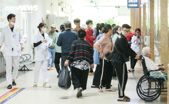 Người bệnh đến khám tại một bệnh viện trên địa bàn Hà Nội. (Ảnh: NL)
