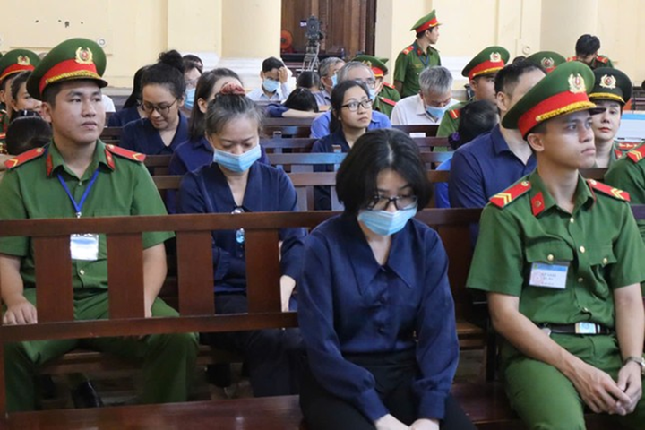 Các bị cáo tại phiên tòa. (Ảnh: Tân Châu)