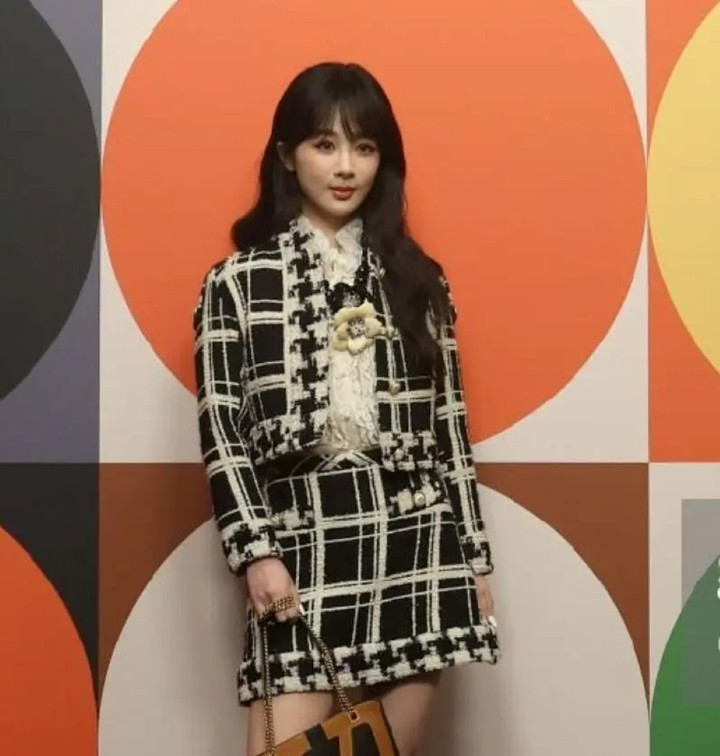 Bức ảnh chưa qua chỉnh sửa gây tranh cãi của Dương Tử.