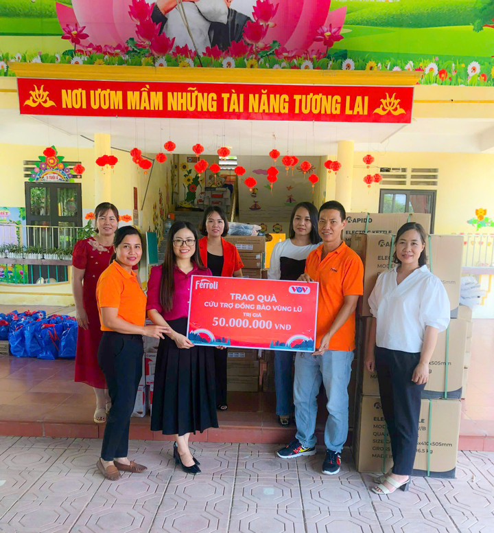 Trao quà tại Phú Thọ.
