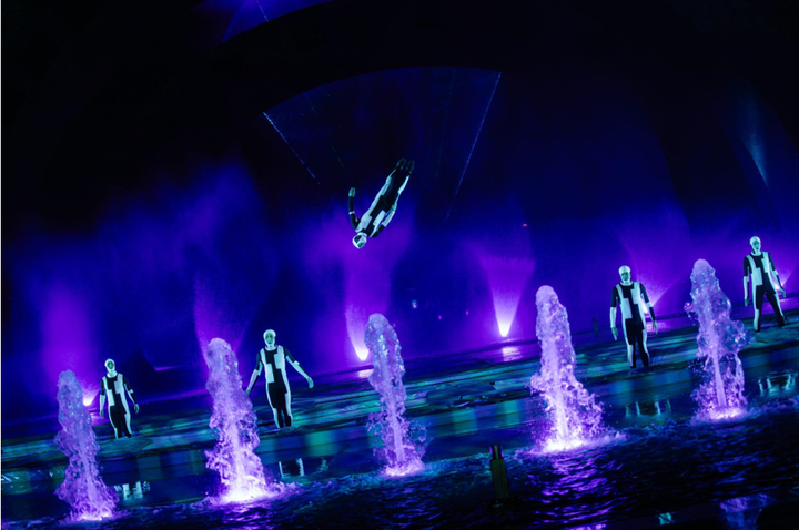 Nụ hôn của biển cả mang đến màn trình diễn mãn nhãn khi kết hợp 8 công nghệ trình diễn.