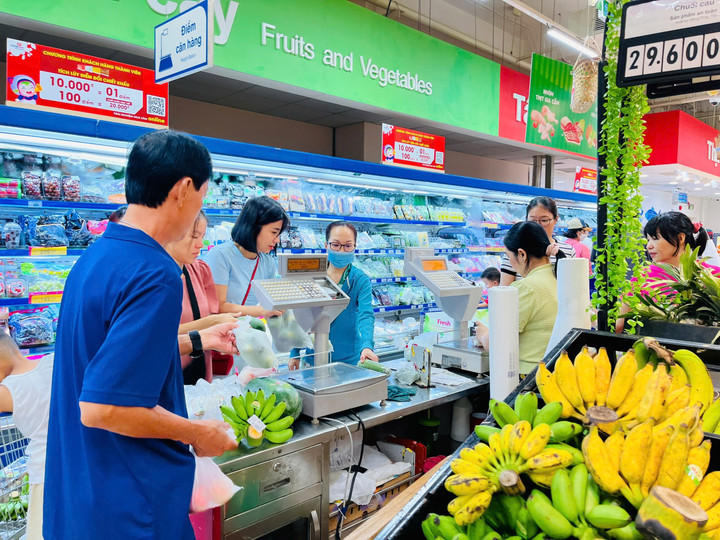 Co.opmart, Co.opXtra thu hút khách hàng nhờ các chương trình khuyến mãi chất lượng.