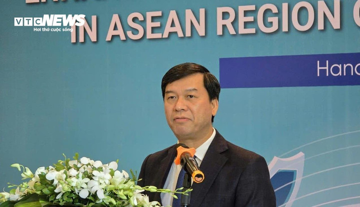 Phó Tổng Giám đốc Đài Tiếng nói Việt Nam Ngô Minh Hiển phát biểu tại hội thảo.