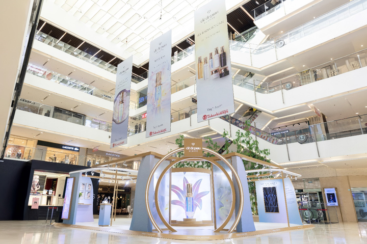 Không gian khu vực sự kiện trải nghiệm The Serum - tái sinh vẻ đẹp rạng rỡ.