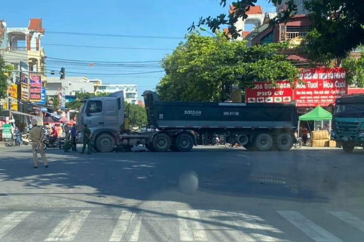 Hiện trường vụ tai nạn khiến người phụ nữ tử vong.