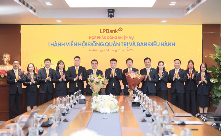 HĐQT LPBank quan tâm đặc biệt đến công tác nhân sự, coi đây là yếu tố cốt lõi để thúc đẩy sự phát triển bền vững của ngân hàng.