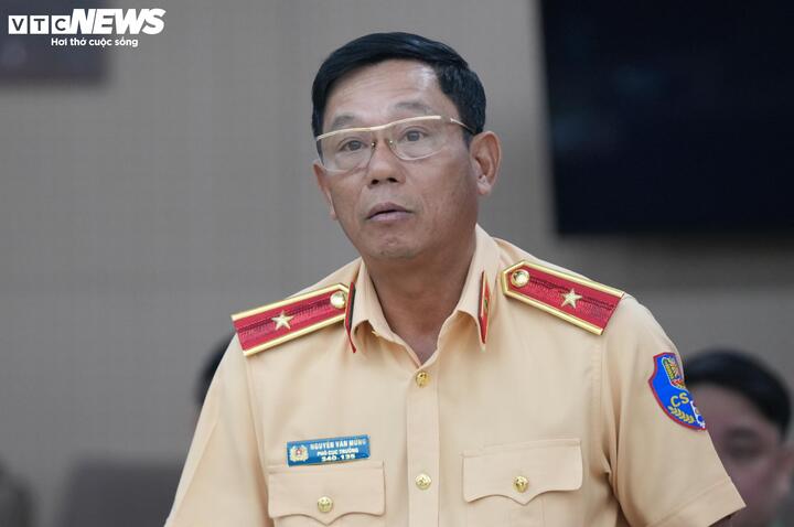 Thiếu tướng Nguyễn Văn Mừng trả lời báo chí tại họp báo chiều 4/10.