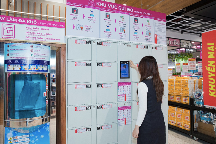 Tủ giữ đồ thông minh và máy làm đá khô tại AEON Tạ Quang Bửu.