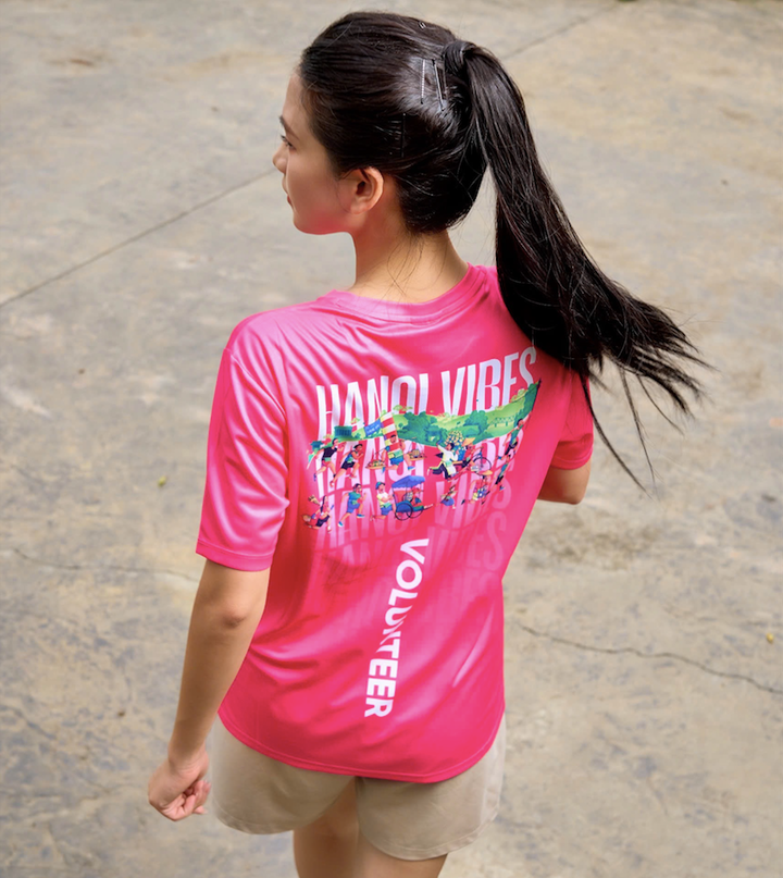 Team tình nguyện viên VPIM2024 sẽ được tặng những chiếc áo màu hồng rất “chói”.