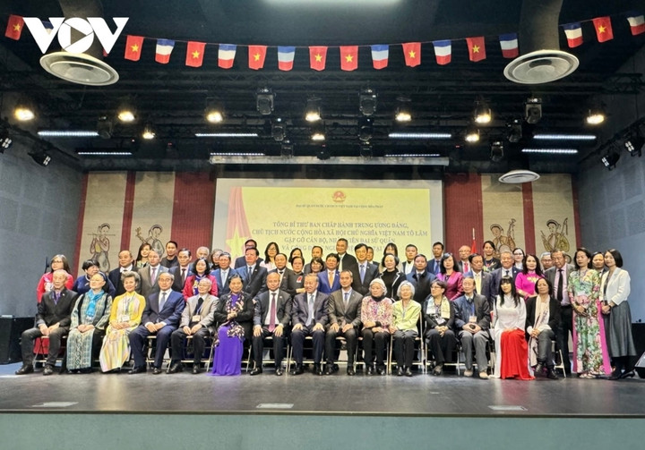 Các đại biểu chụp ảnh kỷ niệm. (Ảnh: Anh Tuấn/VOV)