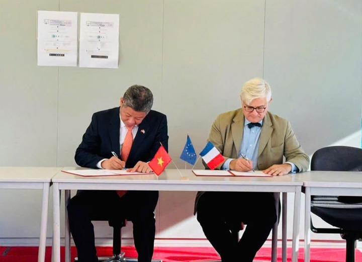 Lần đầu tiên Pháp ký thỏa thuận hợp tác về giao thông với Việt Nam.
