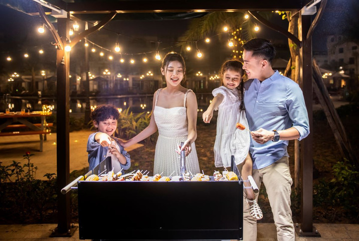 Tiệc BBQ giữa không gian sinh thái sẽ được phục vụ tại chỗ bởi các đầu bếp chuyên nghiệp.