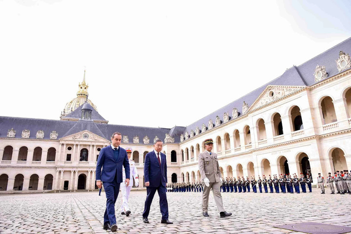 Đây là chuyến thăm đầu tiên tới Pháp của nguyên thủ quốc gia Việt Nam sau 22 năm, đưa quan hệ Đối tác chiến lược Việt Nam-Pháp đi vào chiều sâu thiết thực.