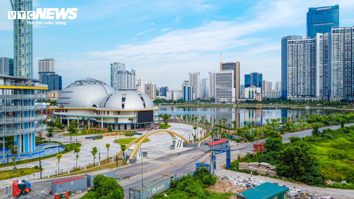 Hà Nội vươn mình mạnh mẽ với những công trình hiện đại.