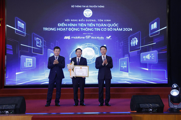 Trung tâm CNTT MobiFone đạt thành tích xuất sắc trong lĩnh vực thông tin cơ sở - 1