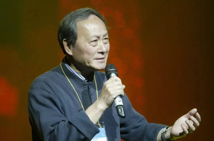 Diễn viên lồng tiếng Đổng Tự Vinh.