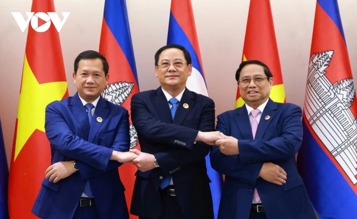 Ba Thủ tướng cho rằng hợp tác phát triển kinh tế, thương mại giữa ba nước cần có những bước đột phá chiến lược để tương xứng với tầm vóc quan hệ chính trị và tiềm năng, thế mạnh của mỗi nước.