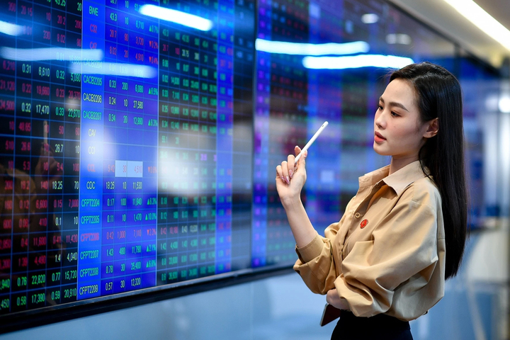 Tình trạng danh sách chờ xét nâng hạng của thị trường chứng khoán Việt Nam sẽ được cập nhật vào kỳ đánh giá giữa kỳ tháng 3/2025. (Ảnh: Duy Hiệu)