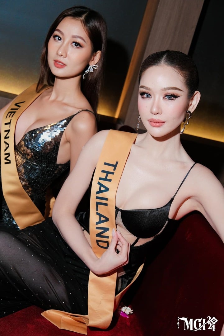 Quế Anh thân thiết với đại diện Thái Lan.