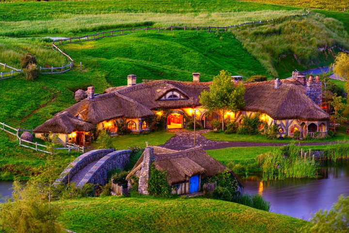 Hobbiton làm nao lòng du khách bởi khung cảnh đẹp như tranh. (Ảnh: Pinterest)