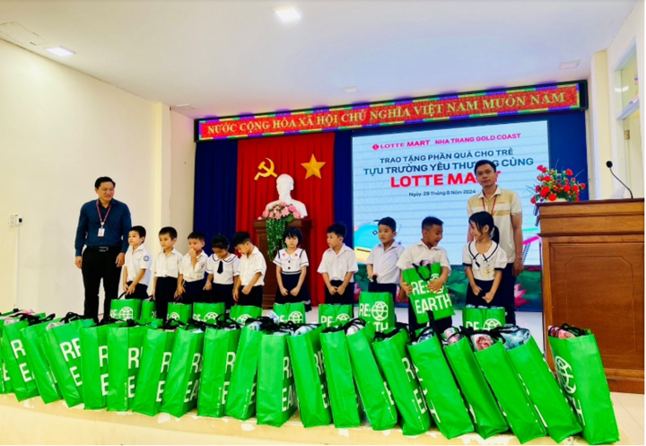 LOTTE Mart Việt Nam thường xuyên triển khai các hoạt động thiện nguyện vì cộng đồng.