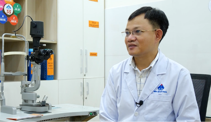 Theo bác sĩ chuyên khoa II Dương Quốc Cường, bệnh thoái hóa hoàng điểm tuổi già có thể điều trị và giúp bệnh nhân khôi phục thị lực.