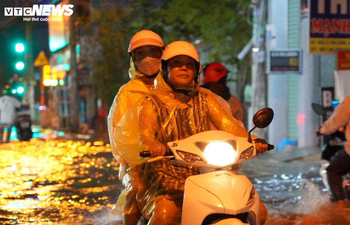 Thời tiết TP.HCM hôm nay 10/10, về chiều tối tiếp tục có mưa dông trên diện rộng.