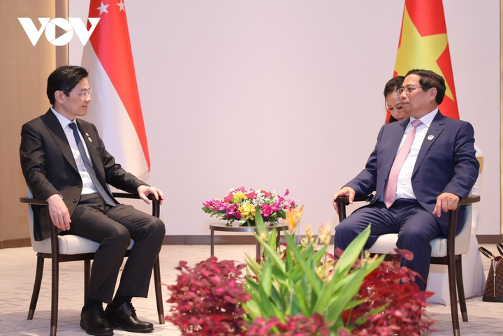 Thủ tướng Phạm Minh Chính hội đàm với Thủ tướng Singapore Lawrence Wong.