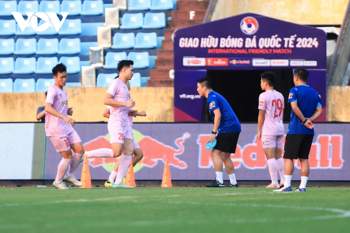 HLV Kim Sang Sik tiết lộ Việt Anh chưa đạt 100 thể trạng.