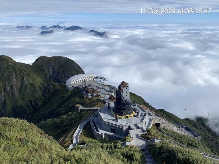 Biển mây trên núi Fansipan sáng ngày 11/10.