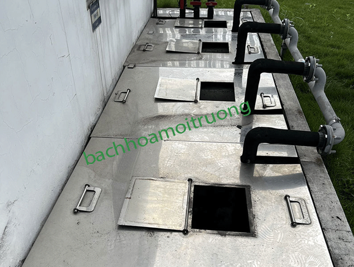 Nắp bể nước Bách Hóa Môi Trường lắp đặt ngoài trời.