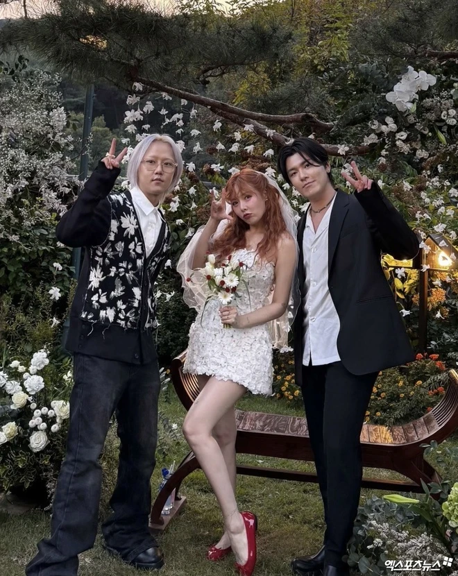 ''Nữ hoàng gợi cảm'' HyunA bí mật lên xe hoa.