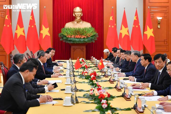 Tổng Bí thư, Chủ tịch nước Tô Lâm hội kiến với Thủ tướng Quốc vụ viện Trung Quốc Lý Cường.