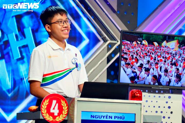 Nguyên Phú trong phần thi Về đích.