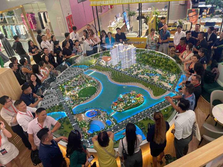 Vinhomes Grand Park gây ấn tượng mạnh với các nhà đầu tư trong và ngoài nước trong sự kiện “The Grand Tour in Vietnam”.