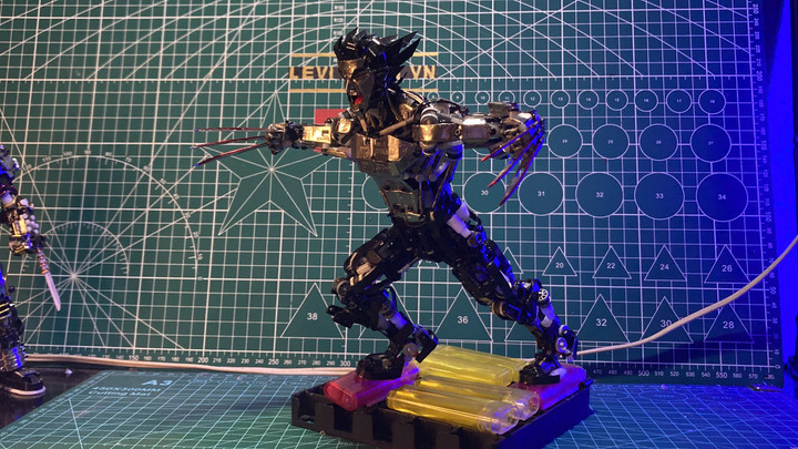 Gen Z chế tạo mô hình người máy từ bật lửa khiến cộng đồng mạng tấm tắc khen - 5