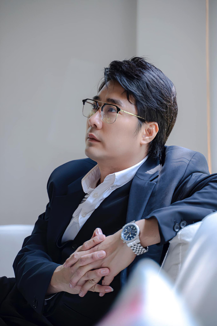 Khôi Trần nổi tiếng với vai sếp Giang trong "Chúng ta của 8 năm sau". Ảnh: FBNV