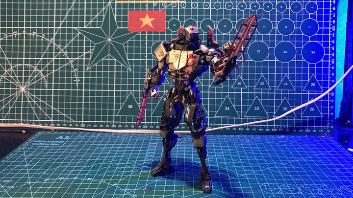 Gen Z chế tạo mô hình người máy từ bật lửa khiến cộng đồng mạng tấm tắc khen - 2