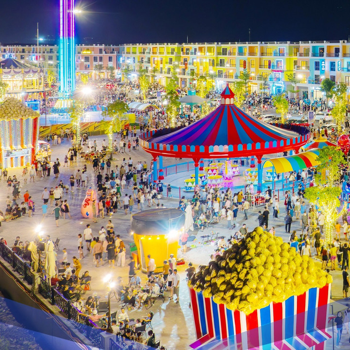 Các hoạt động vui chơi, giải trí đặc sắc kéo dài đến tận đêm tại Thành phố Đảo Hoàng Gia.