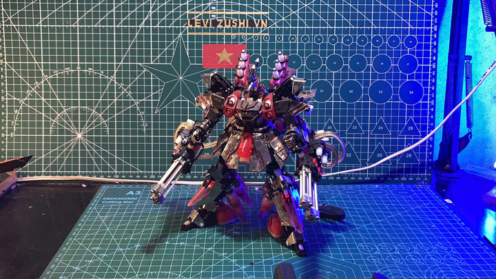 Gen Z chế tạo mô hình người máy từ bật lửa khiến cộng đồng mạng tấm tắc khen - 3