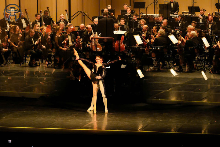 Trong không gian nghệ thuật sâu lắng, thế giới ballet đầy mê hoặc được tái hiện cùng sự kỳ diệu của thanh âm, tạo nên những cảm xúc lắng đọng khó quên.