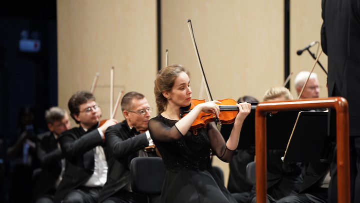 Các nhạc phẩm cổ điển được trình diễn công phu, ấn tượng. Mỗi giai điệu kể về những câu chuyện của tình yêu, hy vọng, lòng can đảm, sự gắn kết giữa con người và vẻ đẹp của cuộc sống.