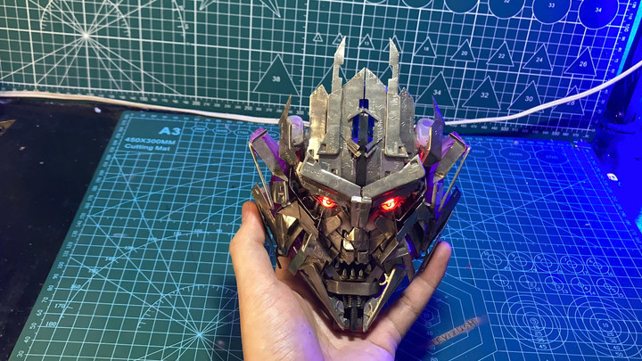 Đối với Nam, phần đầu của mô hình là khó nhất vì có nhiều chi tiết nhỏ phải xử lý.