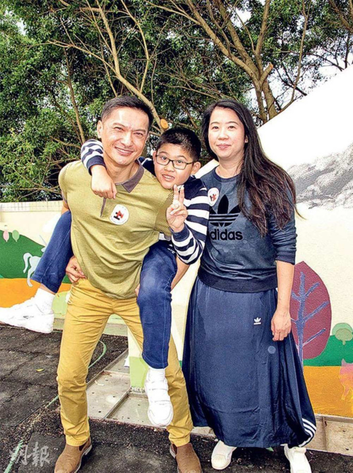 Gia đình hạnh phúc của nam tài tử TVB.