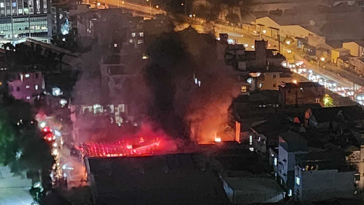 Vụ cháy nhìn từ trên cao.