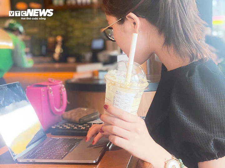 Nhiều Gen Z cho rằng ngồi cà phê sang giúp công việc dễ sáng tạo hơn.